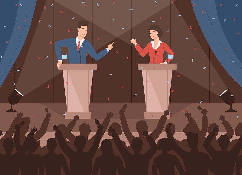 Um debate polpitico com dois candidatos, de esquerda ou direita, sobre um palanque. Abaixo do palanque, o público acompanhando a dicussão dos candidatos.