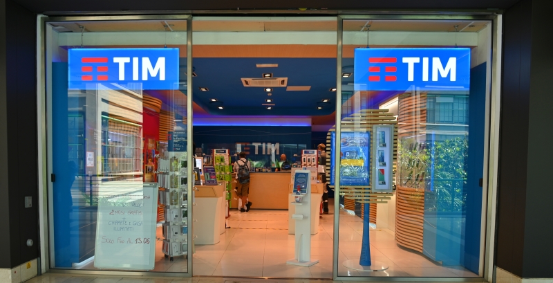 Fachada de uma loja da TIM. Imagem para ilustrar a matéria sobre o programa TIM 50.