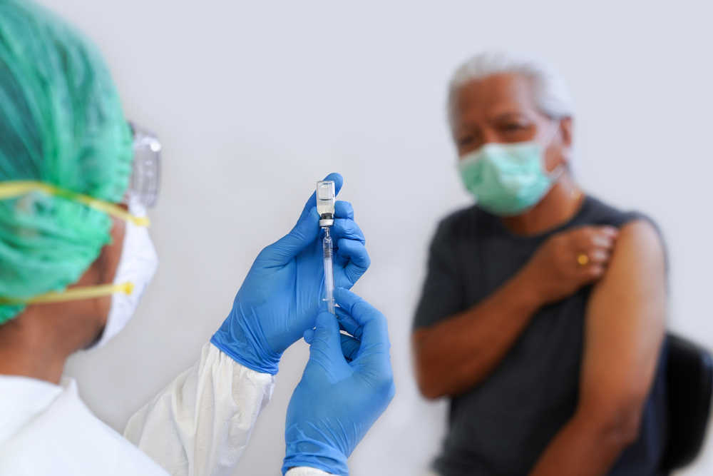Plano de vacinação da Covid-19 no Brasil vai imunizar idosos primeiro