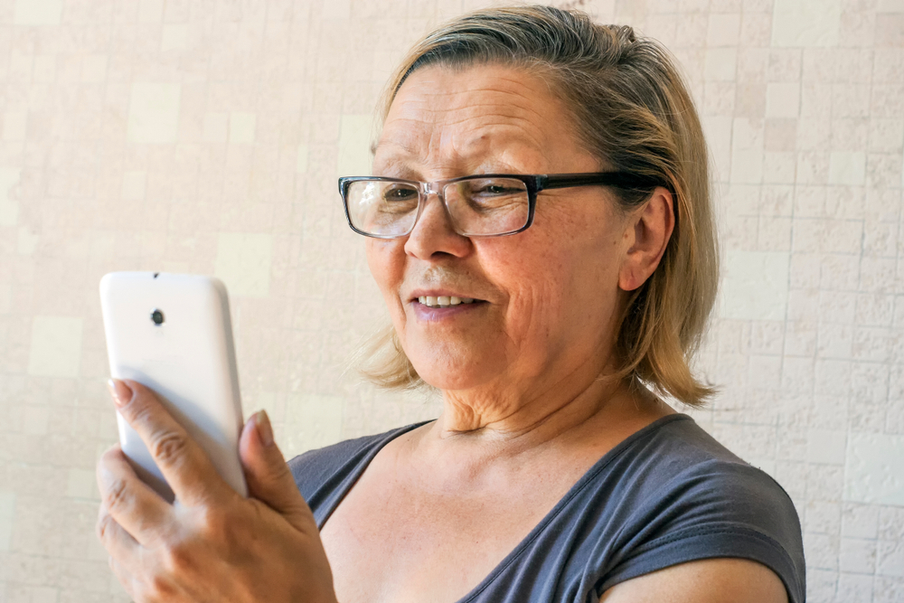 Prova de vida digital é ampliada para aposentados e pensionistas do INSS | Foto: Annashou/Shutterstock