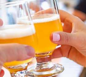 Cerveja é mais eficaz do que cremes antirrugas, revela estudo