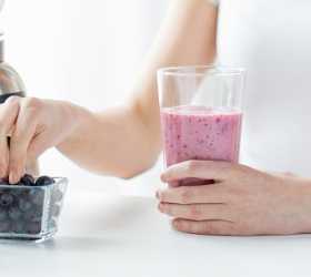 Shake e chá para emagrecer: veja os cuidados necessários para o consumo desses alimentos