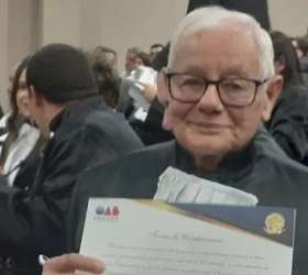José Benedito, aos 77 anos, passa no exame da OAB e comemora: “Nunca é tarde”