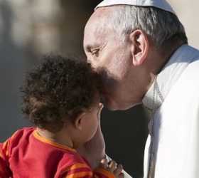 Bens da igreja: papa Francisco sugere venda para ajudar os pobres